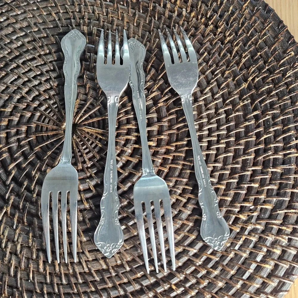 Lot of 4 Walco Discretion Stainless Korea‎ Dinner Forks